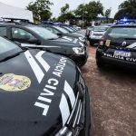Polícia Civil em ação na Operação Venditio Fumi contra golpe imobiliário.