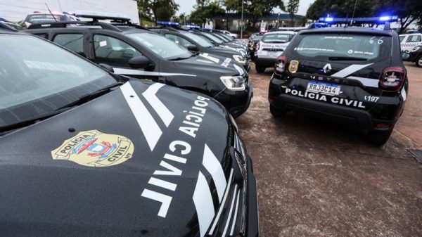 Polícia Civil em ação na Operação Venditio Fumi contra golpe imobiliário.